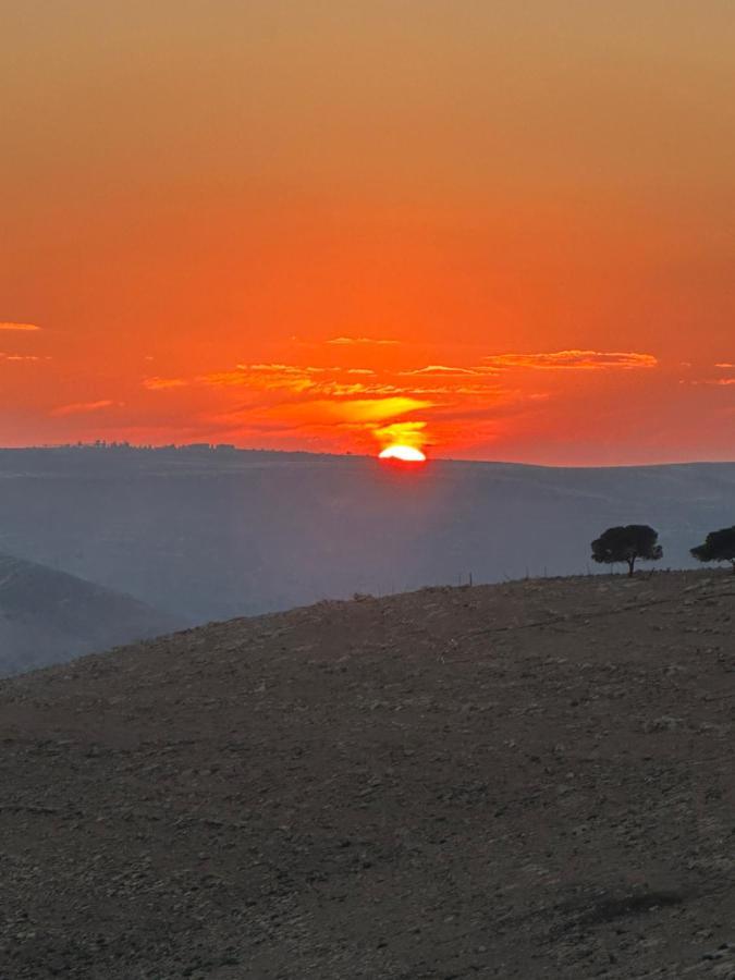 Wadi Al-Wala View Camp Hotel Мадаба Екстериор снимка